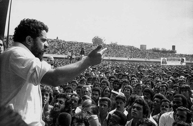 Lula discursando para metalúrgicos em 1979.