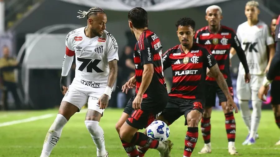 Neymar é cercado durante Santos x Flamengo, jogo do Brasileirão